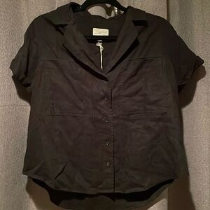 Universal Threads button top